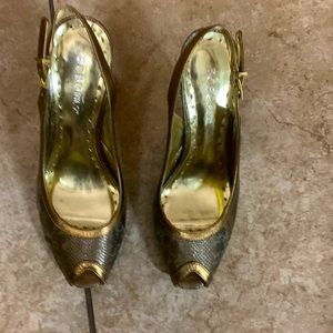 BCBG Women’s sling back heels in Size 7.5. $25